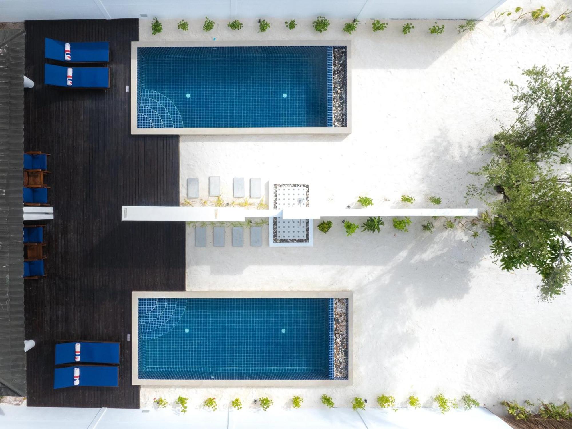 Villa de 2 dormitorios con piscina en la playa y 2 piscinas